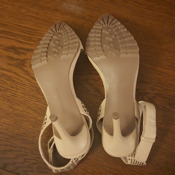 BCBGMAXAZRIA Pointed Strapped Heel sz 10 - Picture 5 of 7